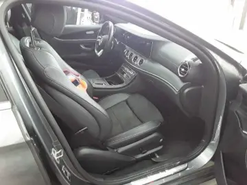 MERCEDES-BENZ E 220d AMG Pano MultiBeam Ambiente TotW 360