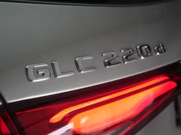 MERCEDES-BENZ GLC 220 d 4Matic 9G-Tronic AMG Leder Distronic