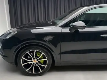 Porsche Cayenne Coupe Plug-In