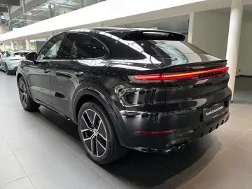 Porsche Cayenne E-Hybrid Coupé Black Edition