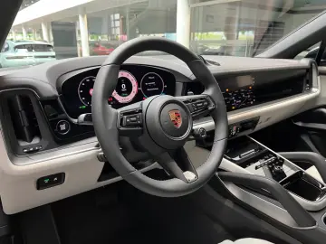 Porsche Cayenne E-Hybrid Coupé Black Edition