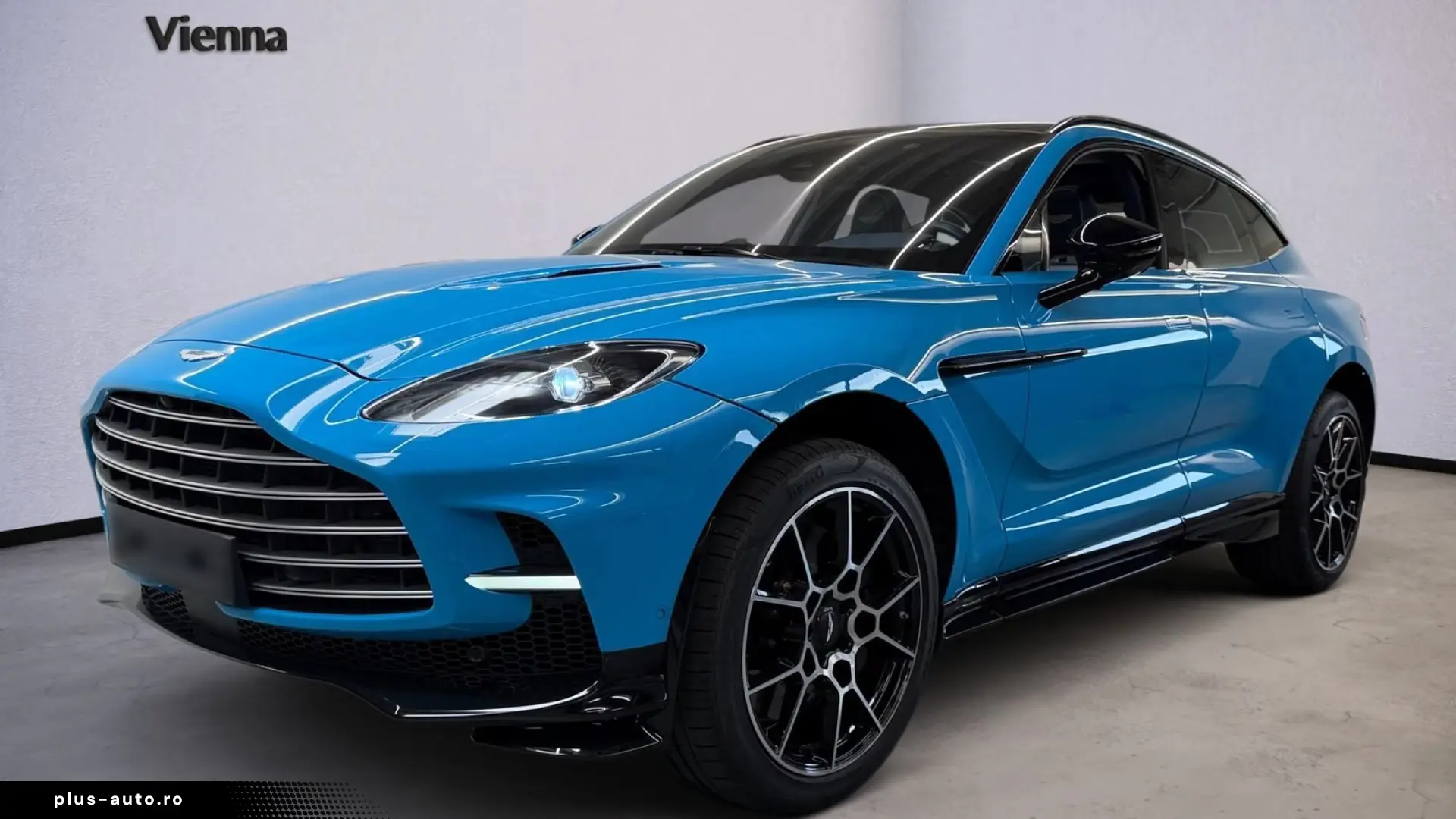 Aston Martin DBX 707   Elwood Blue   PANO   B&W