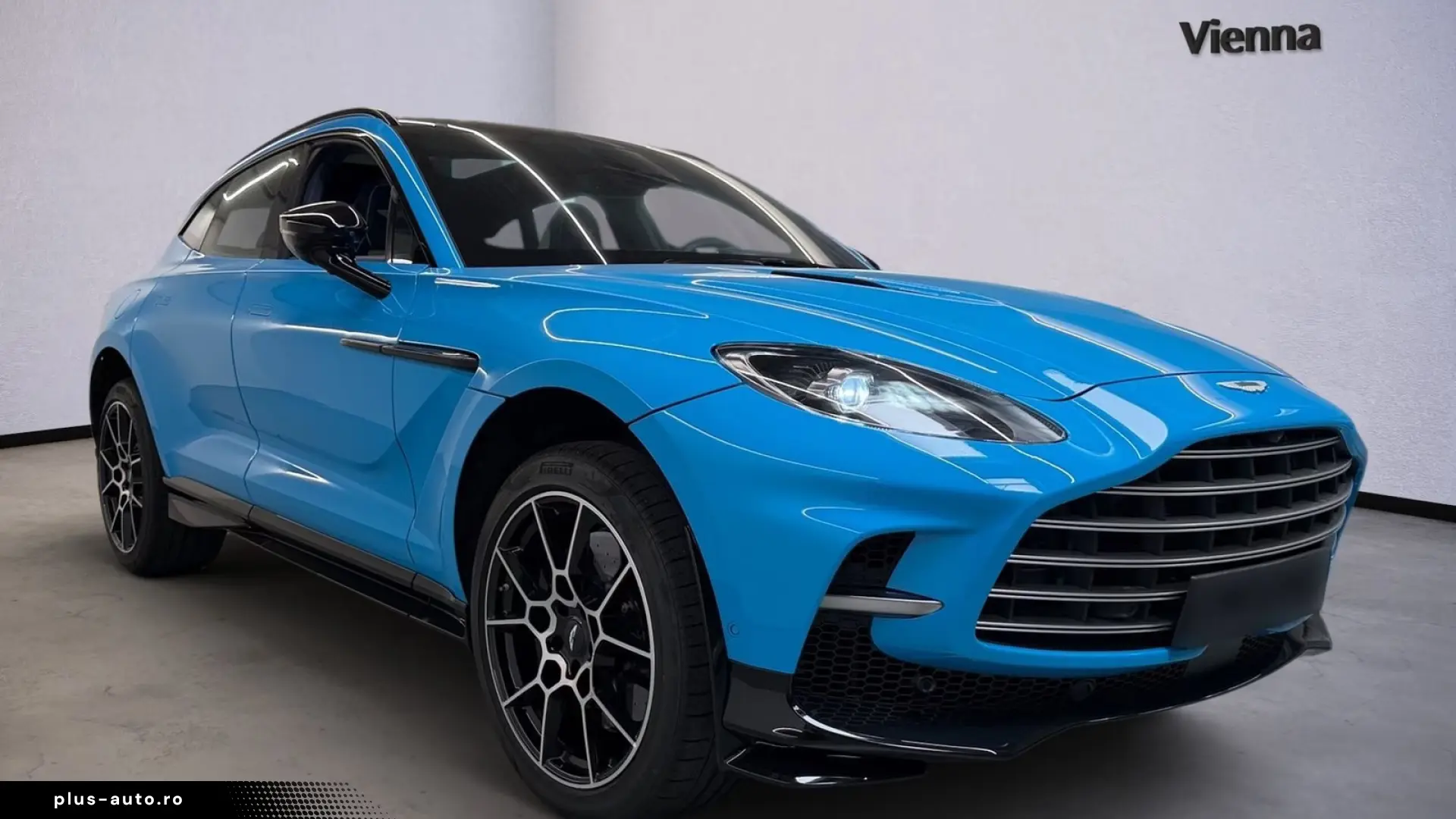Aston Martin DBX 707   Elwood Blue   PANO   B&W