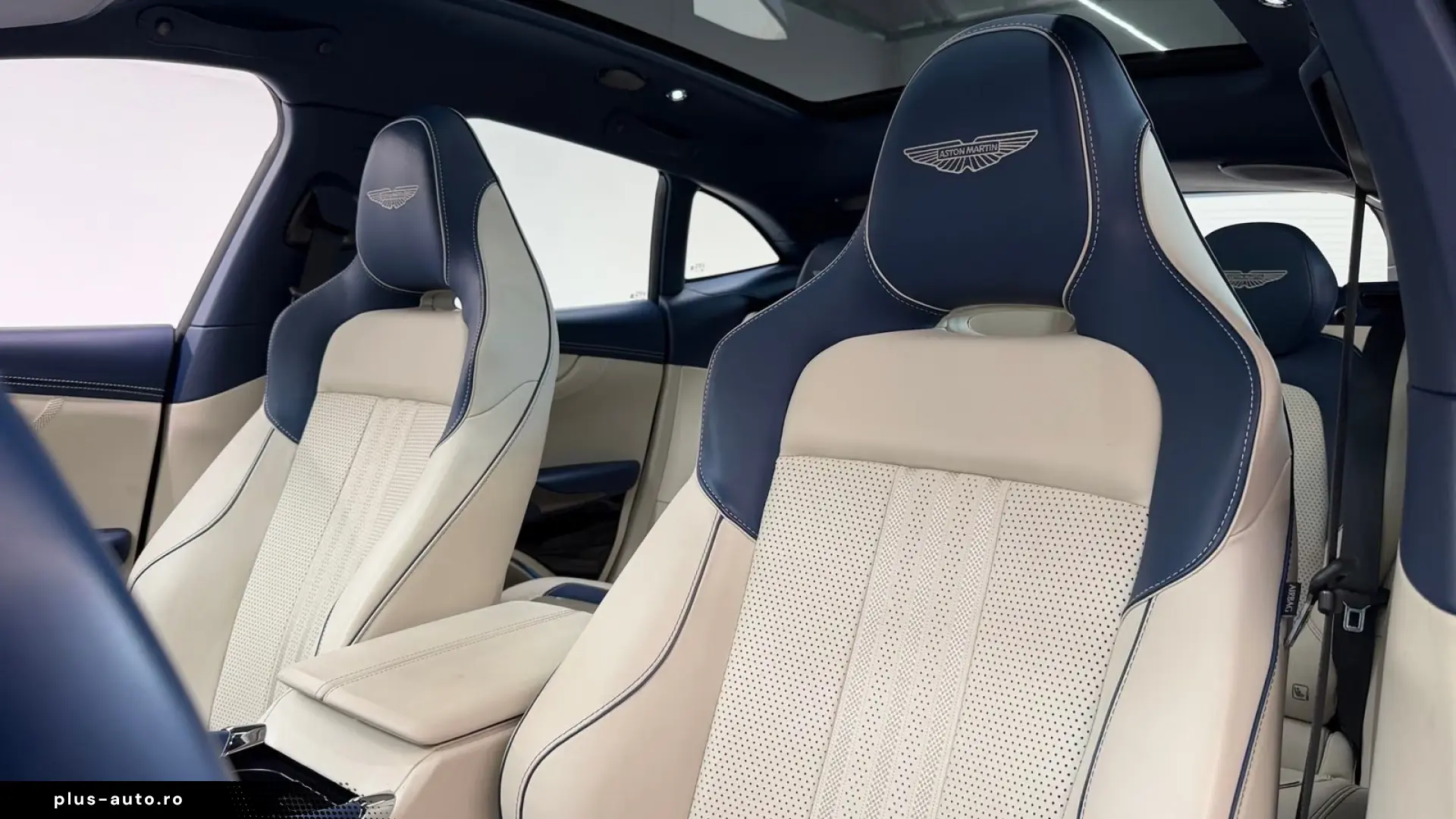Aston Martin DBX 707   Elwood Blue   PANO   B&W