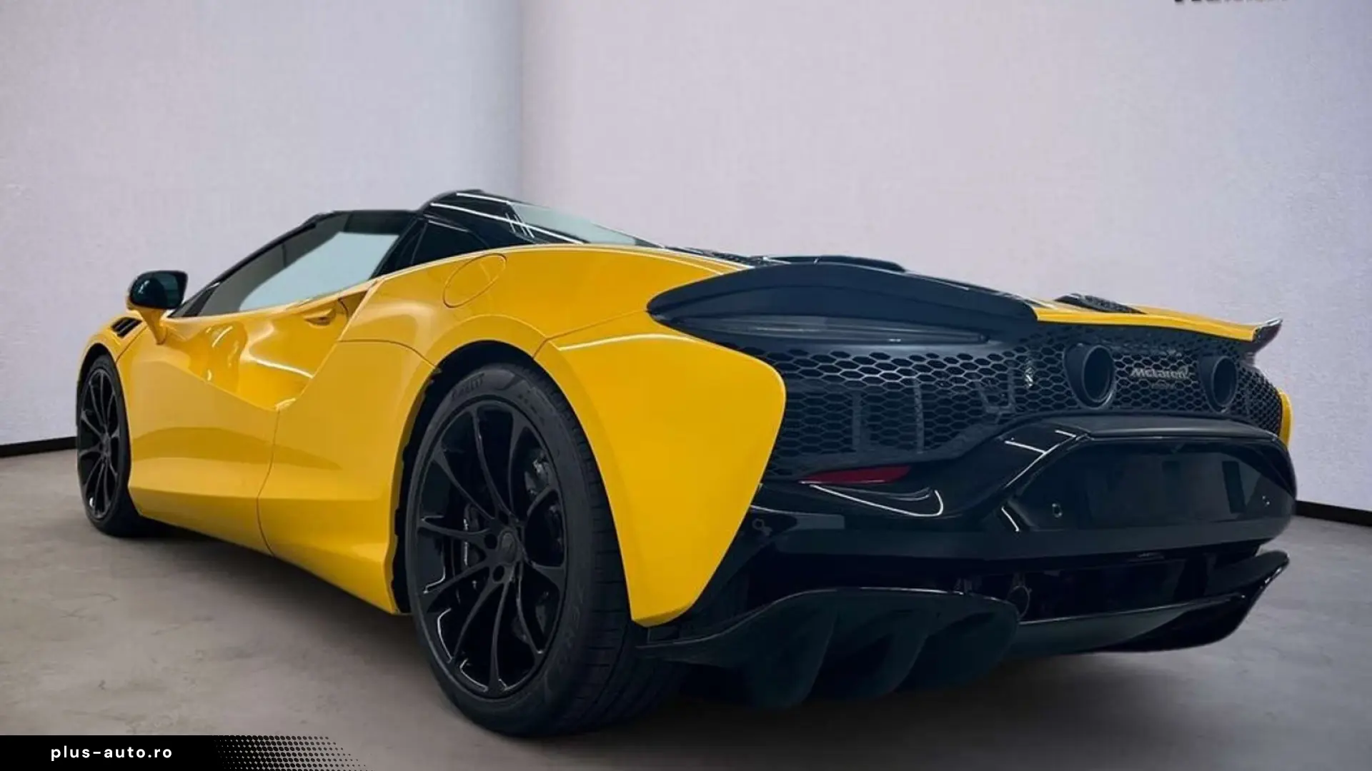 McLaren Artura Artura Spider   MSO Volcano Yellow   1. B