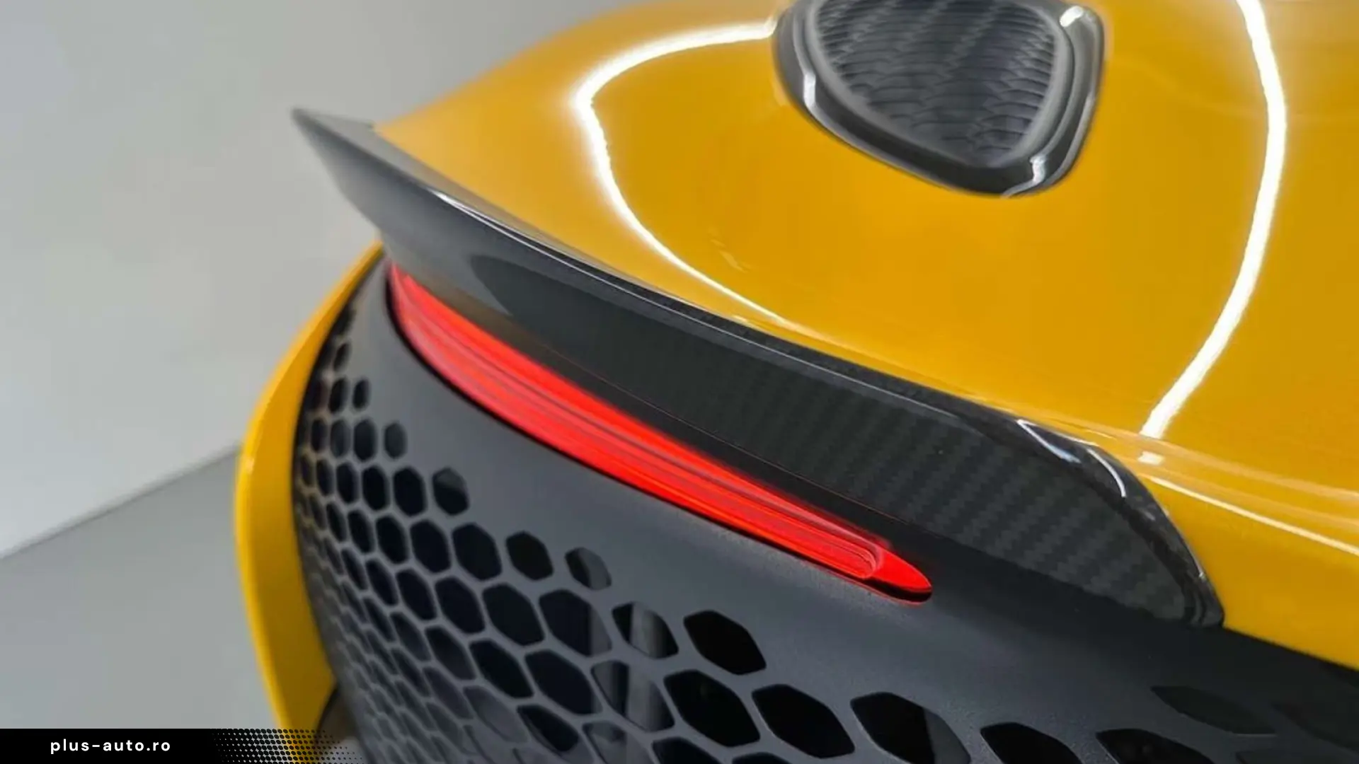 McLaren Artura Artura Spider   MSO Volcano Yellow   1. B