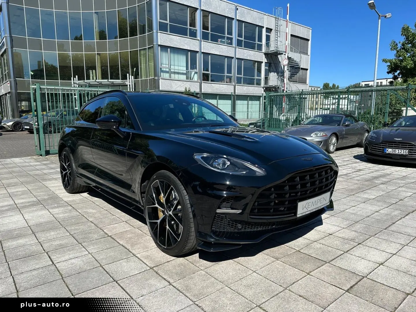 ASTON MARTIN DBX 707 Jet Black   Onyx Black