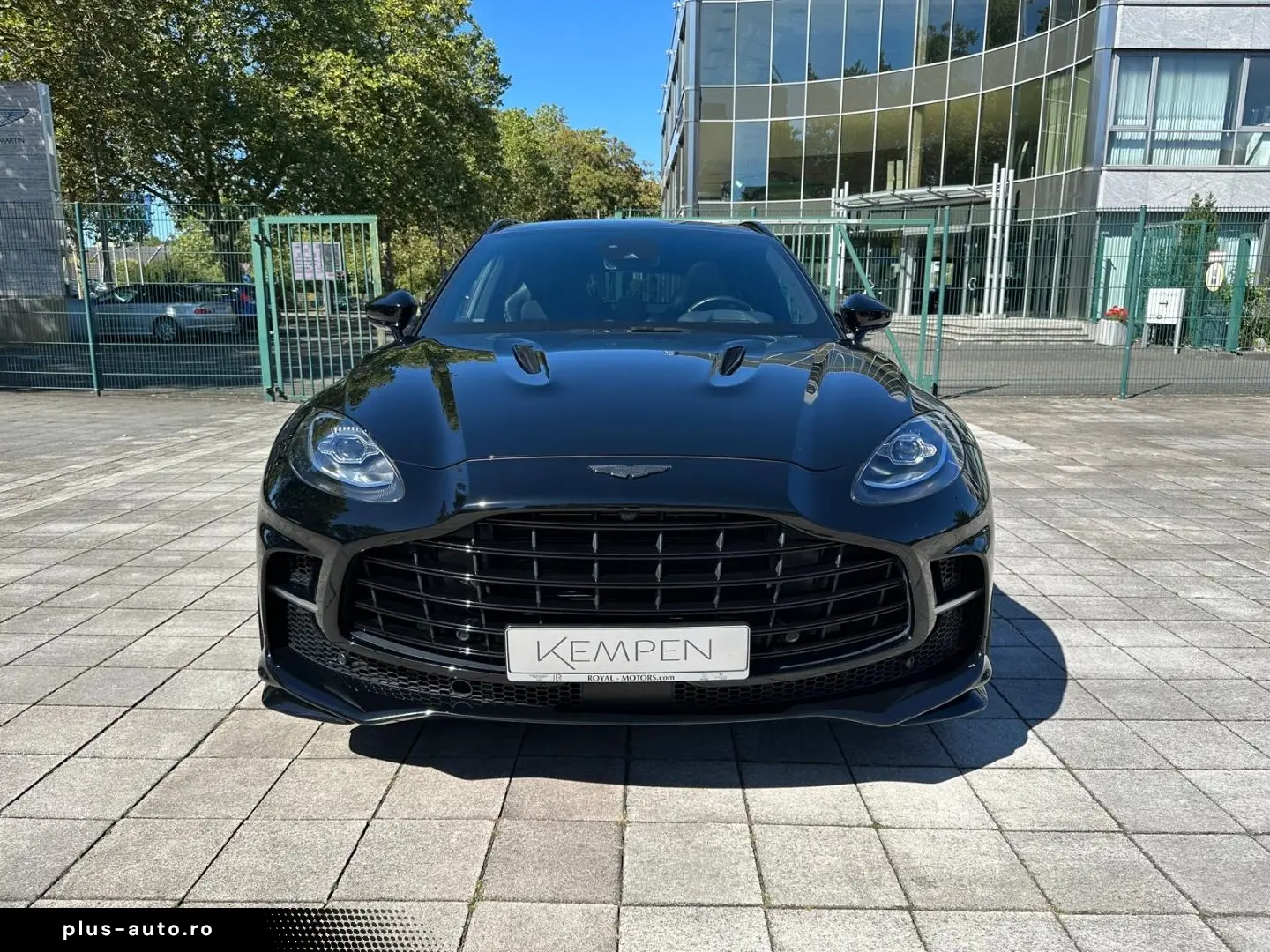ASTON MARTIN DBX 707 Jet Black   Onyx Black