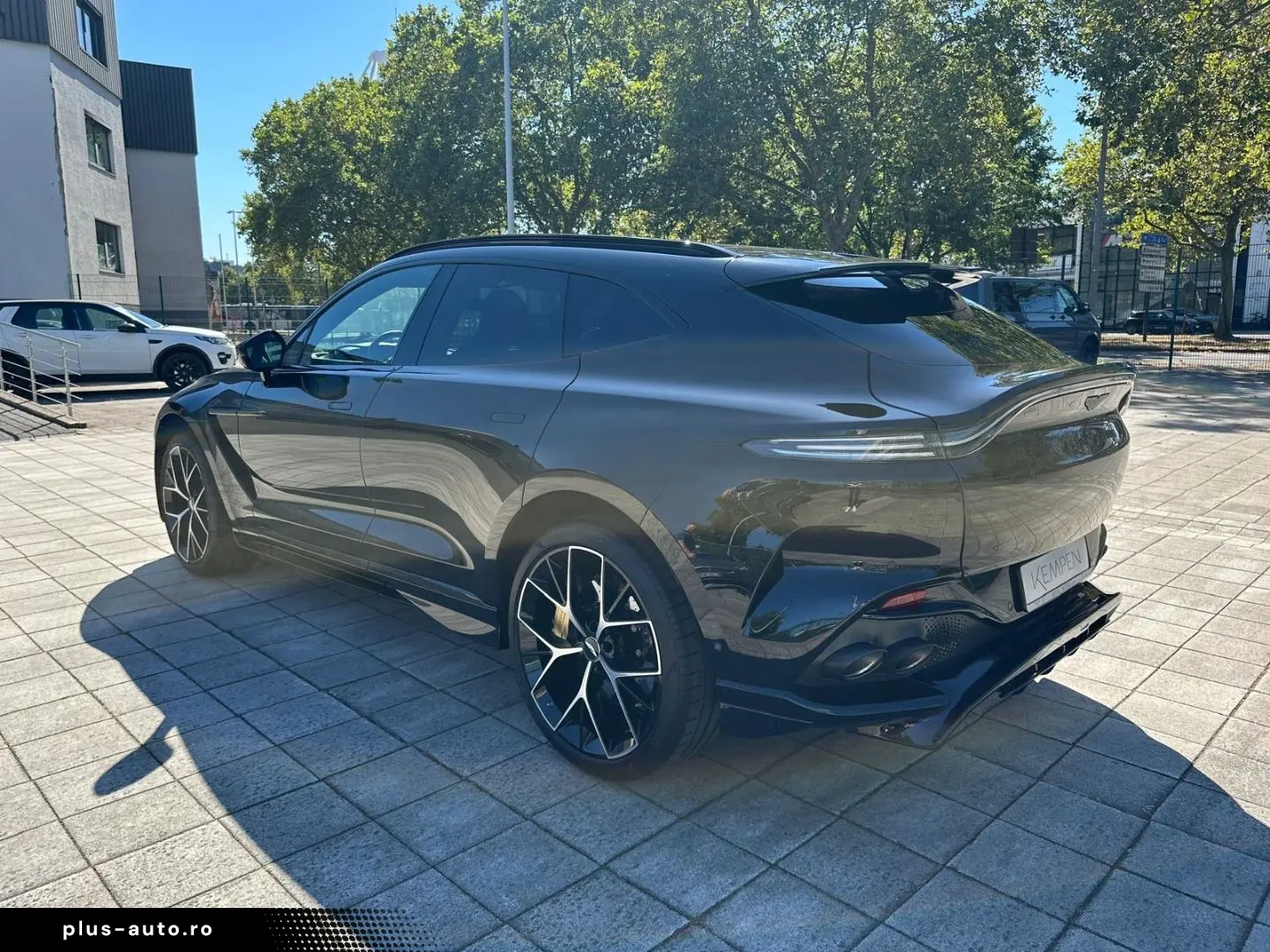 ASTON MARTIN DBX 707 Jet Black   Onyx Black