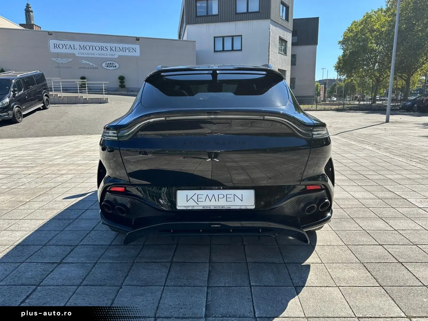 ASTON MARTIN DBX 707 Jet Black   Onyx Black