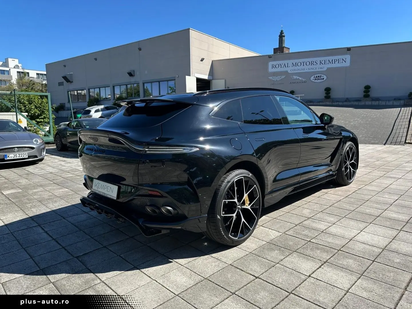 ASTON MARTIN DBX 707 Jet Black   Onyx Black