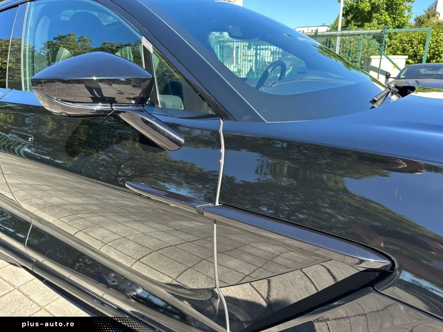 ASTON MARTIN DBX 707 Jet Black   Onyx Black