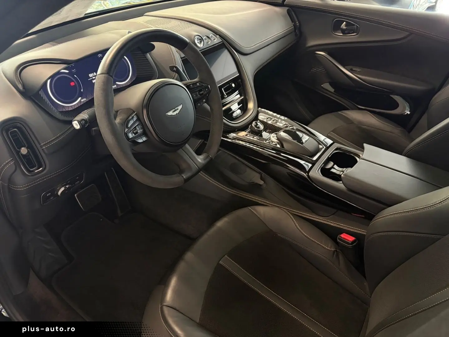 ASTON MARTIN DBX 707 Jet Black   Onyx Black