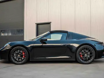 PORSCHE 992.2 4 GTS Targa Lift Bose Garantie
