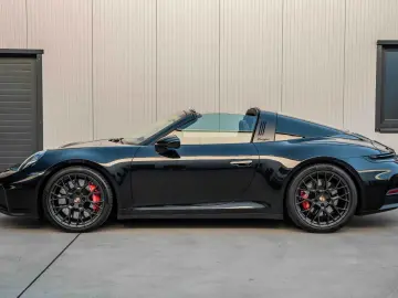 PORSCHE 992.2 4 GTS Targa Lift Bose Garantie