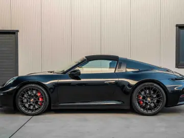 PORSCHE 992.2 4 GTS Targa Lift Bose Garantie