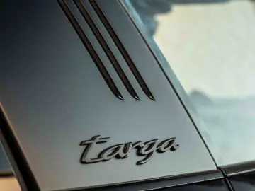 PORSCHE 992.2 4 GTS Targa Lift Bose Garantie