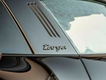 PORSCHE 992.2 4 GTS Targa Lift Bose Garantie