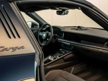 PORSCHE 992.2 4 GTS Targa Lift Bose Garantie