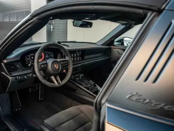 PORSCHE 992.2 4 GTS Targa Lift Bose Garantie