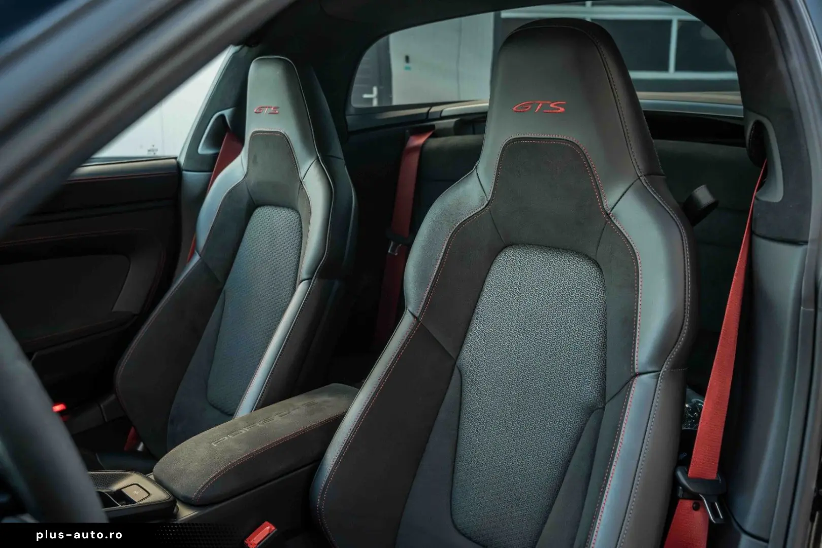 PORSCHE 992.2 4 GTS Targa Lift Bose Garantie
