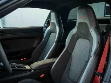 PORSCHE 992.2 4 GTS Targa Lift Bose Garantie