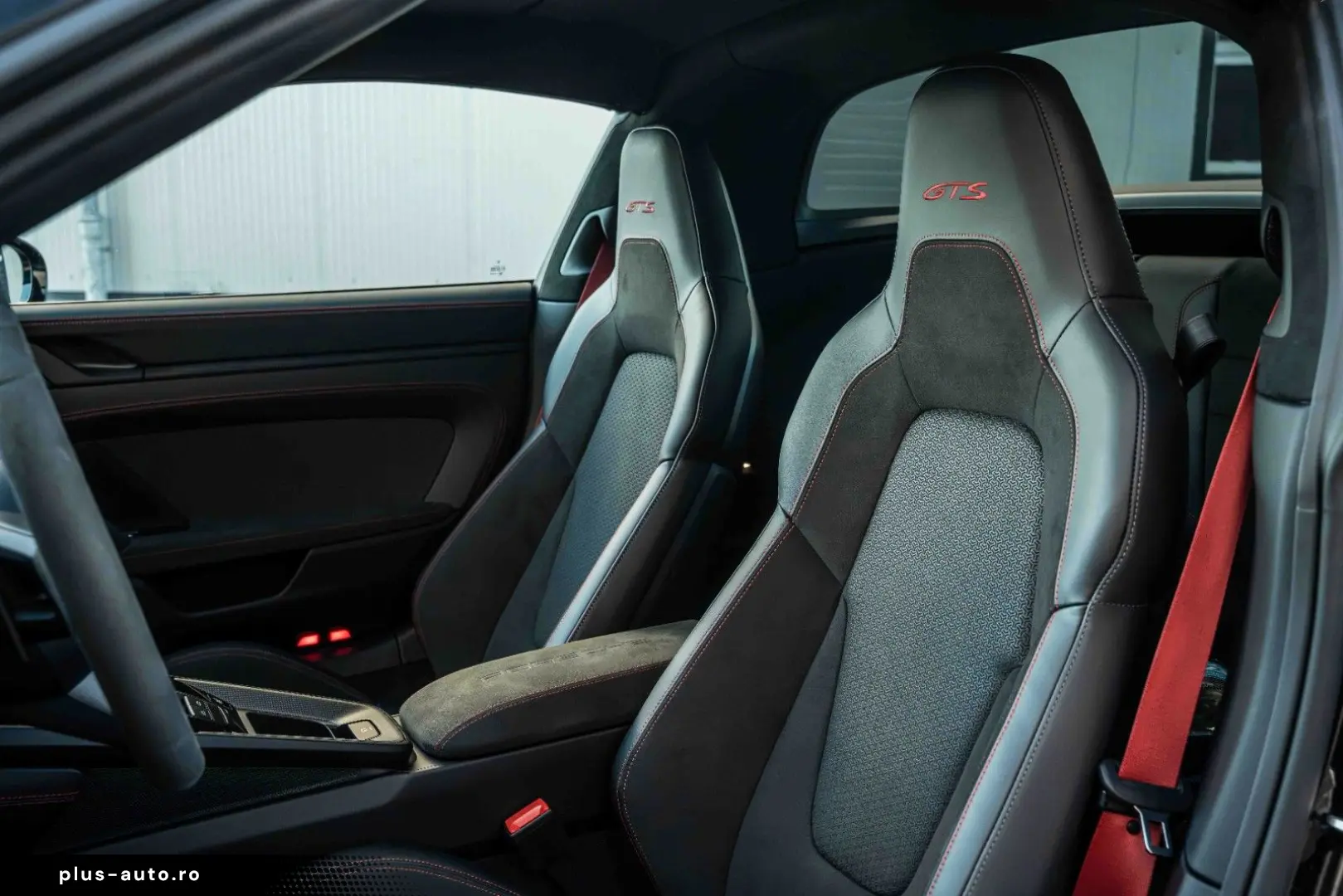PORSCHE 992.2 4 GTS Targa Lift Bose Garantie