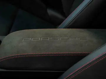 PORSCHE 992.2 4 GTS Targa Lift Bose Garantie
