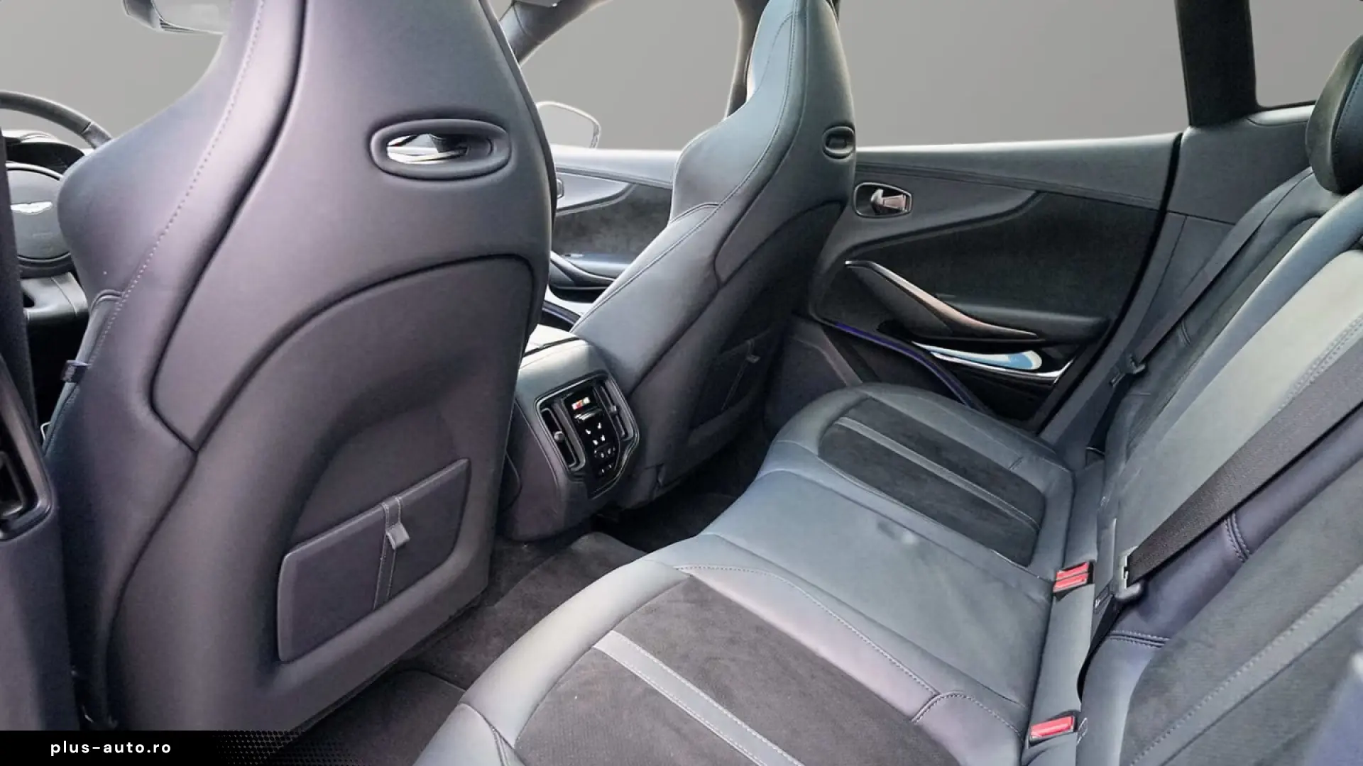 Aston Martin DBX 550  Jet Black   Onyx Black
