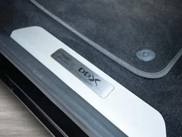 Aston Martin DBX 550  Jet Black   Onyx Black