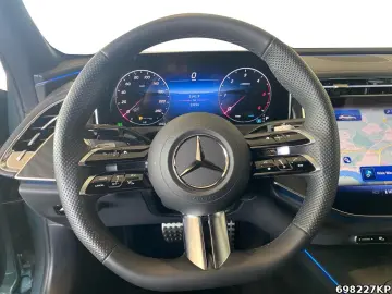 MERCEDES-BENZ E 220 d AMG AHK Night Totw. Kamera Amb…