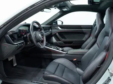PORSCHE 992 Carrera GTS