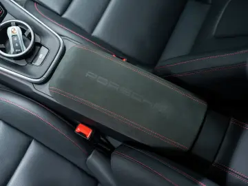 PORSCHE 992 Carrera GTS