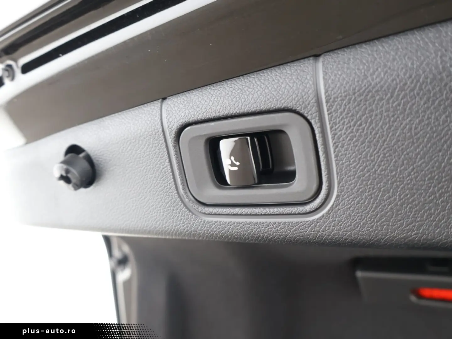 MERCEDES-BENZ E 200 AMG Night AHK Burmester 4D Distronic