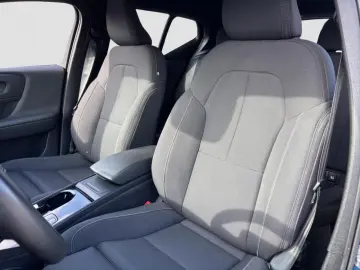 Volvo XC40 Core Pure Electric Ext. Range AHK GJR