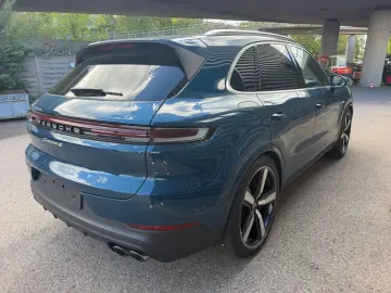 PORSCHE Cayenne S E-Hybrid Pano HA-Lenk PDCC AHK 22