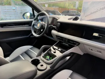 PORSCHE Cayenne S E-Hybrid Pano HA-Lenk PDCC AHK 22