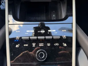 PORSCHE Cayenne S E-Hybrid Pano HA-Lenk PDCC AHK 22
