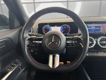 MERCEDES-BENZ GLB 200 d AMG AHK DISTRONIC RFK MULTIBEAM