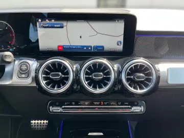MERCEDES-BENZ GLB 200 d AMG Multibeam Easy-P Kamera …