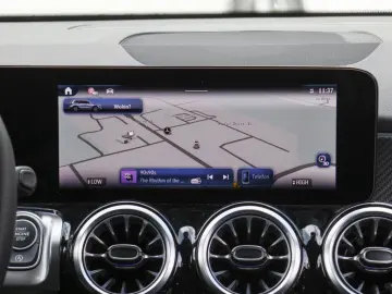 MERCEDES-BENZ GLB 220 d 4M AMG-Sport 360 MBeam Distr…