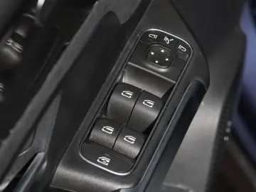 MERCEDES-BENZ GLB 220 d 4M AMG-Sport 360 MBeam Distr…