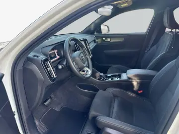 Volvo XC40 B3 B DKG Plus Dark