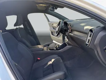 Volvo XC40 B3 B DKG Plus Dark