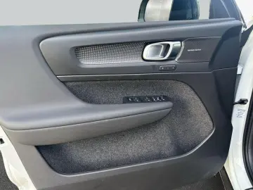 Volvo XC40 B3 B DKG Plus Dark
