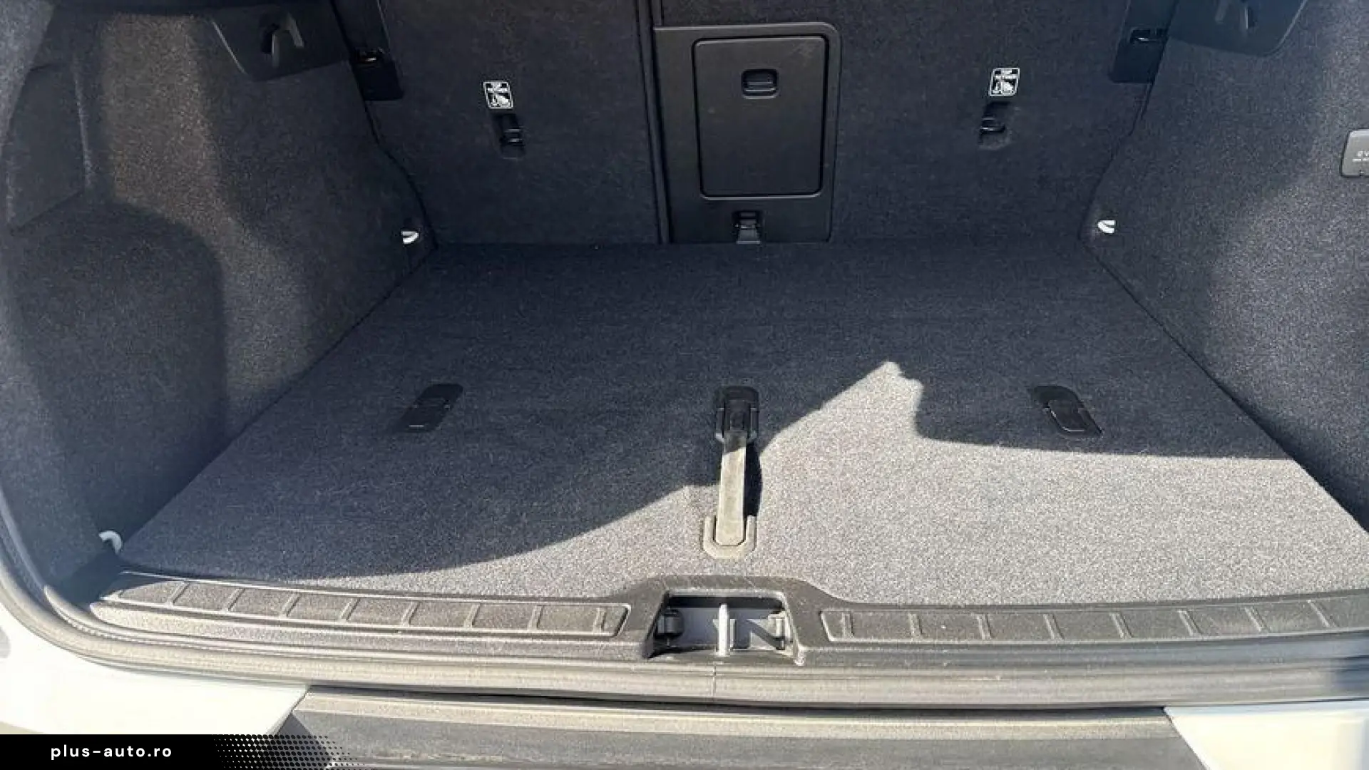 Volvo XC40 B3 B DKG Plus Dark