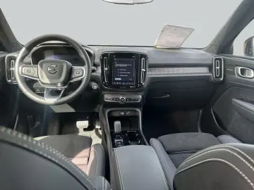 Volvo XC40 B3 B DKG Plus Dark