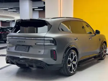 ZEEKR 8X SHADOW 1400KM AWD 70 kWh BLACK PACKAGE