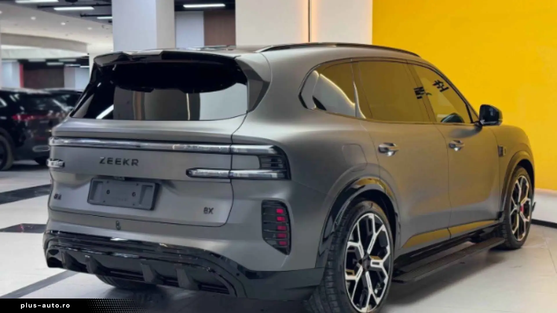 ZEEKR 8X SHADOW 1400KM AWD 70 kWh BLACK PACKAGE