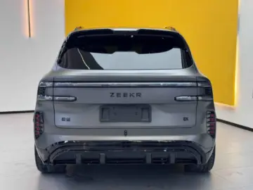 ZEEKR 8X SHADOW 1400KM AWD 70 kWh BLACK PACKAGE